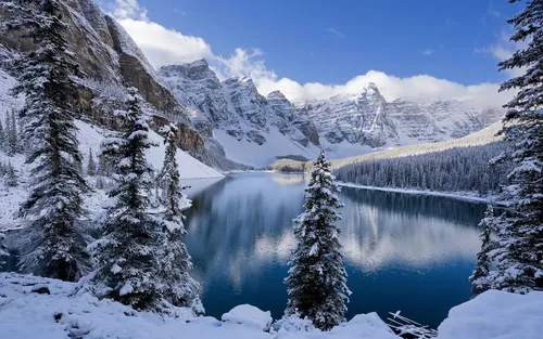 Зима Горы Обои на телефон озеро, окруженное заснеженными горами