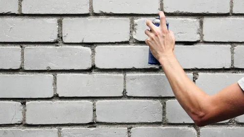 Кирпичная Стена Обои на телефон рука, держащая кирпичную стену