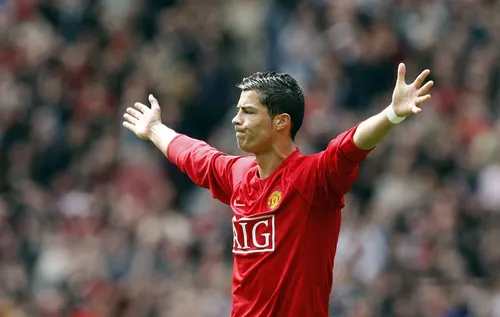 Криштиану Роналду, Манчестер Юнайтед Обои на телефон мужчина в красной рубашке