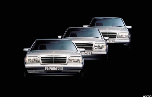 Мерседес W140 Обои на телефон группа автомобилей, припаркованных в темной комнате