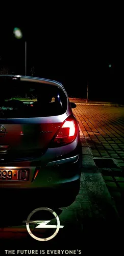 Опель Обои на телефон автомобиль, припаркованный на кирпичной дороге ночью