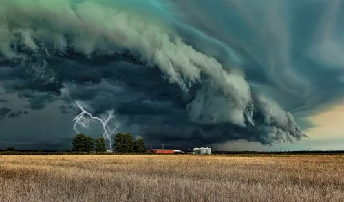 Погода Обои на телефон большой торнадо в поле