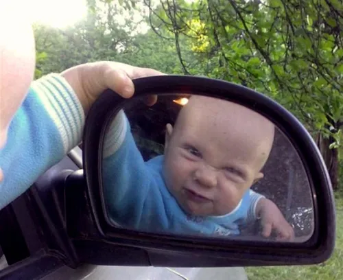 Смешные Картинки ребенок в автомобильном зеркале