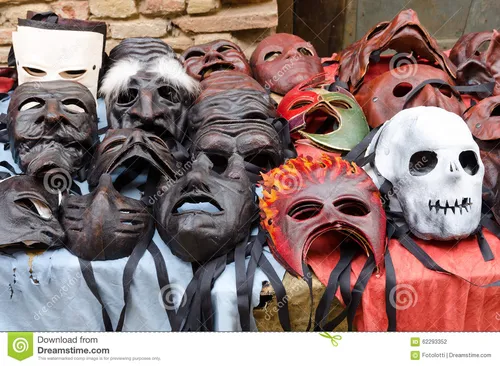 Страшные Картинки группа людей в масках