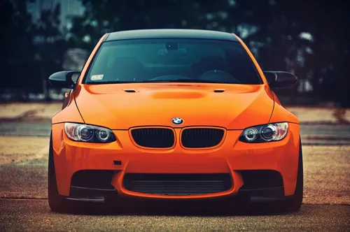На Аватарку Картинки оранжевый автомобиль, припаркованный на дороге