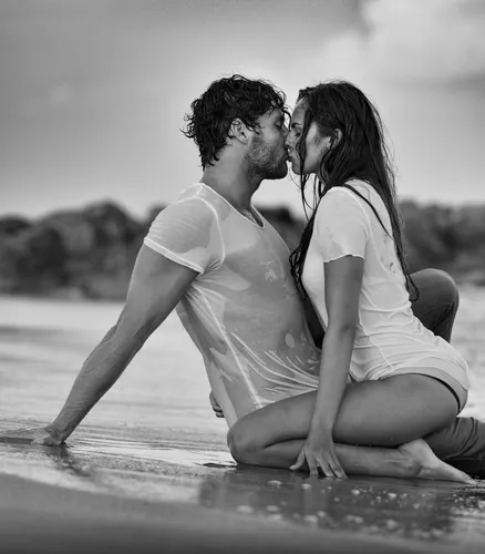 Любовь Картинки мужчина и женщина целуются на пляже