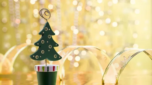 Уютный Новогодние Обои на телефон крупный план некоторых рождественских украшений