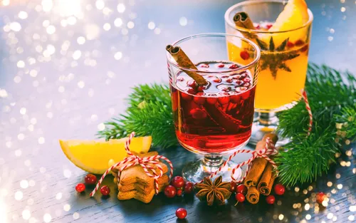 Уютный Новогодние Обои на телефон пара стаканов с жидкостью и фруктами на столе