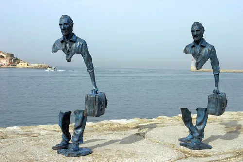 Со Смыслом Без Слов Картинки группа статуй у воды