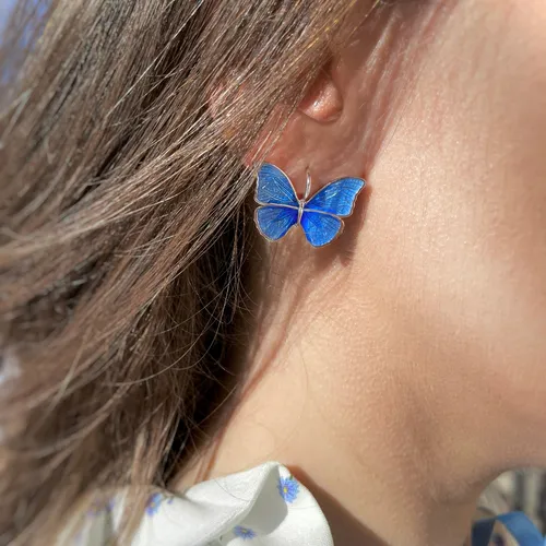 Бабочки Картинки женщина с голубым цветком на ухе