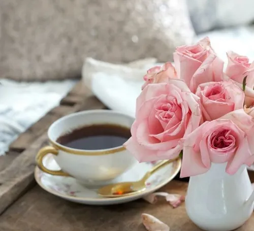 С Цветами Картинки чашка чая и букет розовых роз на столе
