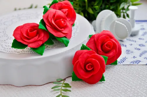 Розы Картинки группа роз на столе