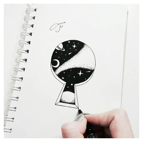 Скетчбук Для Срисовки Картинки рука, держащая карандаш и рисунок мультфильма