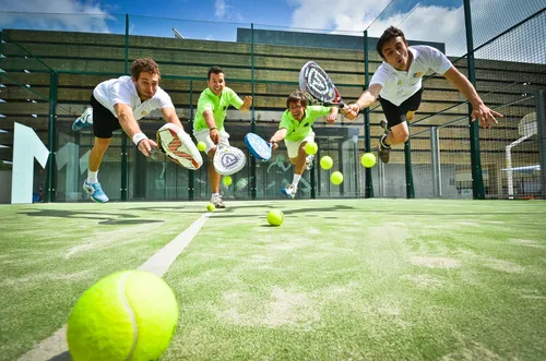 Спорт Картинки группа людей играет в теннис