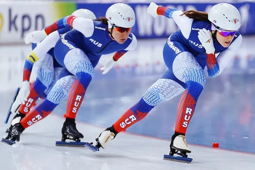 Стефани Беккерт, Мануэла Хенкель, Спорт Картинки пара женщин катается на коньках