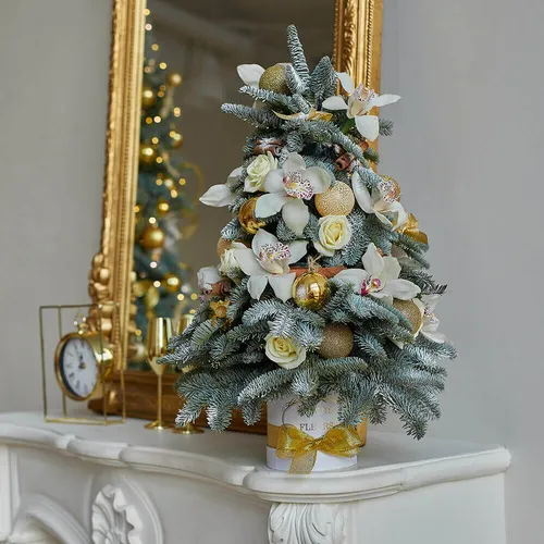 Картинка Новогодняя Картинки золотисто-белая ваза с цветами