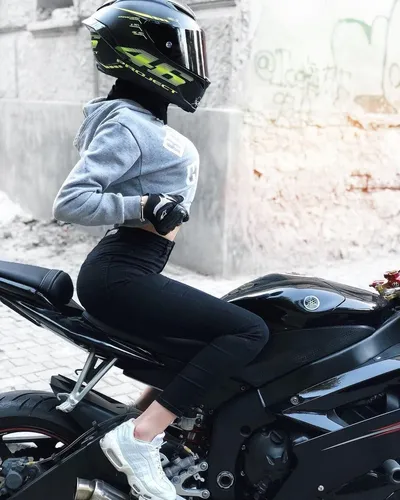 Девушек На Аву Картинки человек на мотоцикле