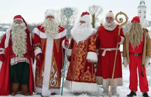 Деда Мороза Картинки группа людей в красно-белой одежде