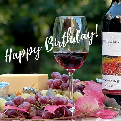 С Днем Рождения Для Мужчин Картинки бокал вина рядом с бутылкой вина и винограда
