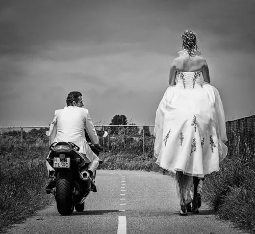 Необычный Со Смыслом Картинки мужчина и женщина на мотоцикле