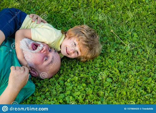 Обнимашки Картинки мужчина и женщина лежат в траве