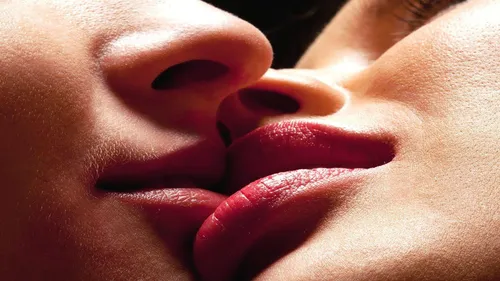 Поцелуй Картинки крупный план губ человека