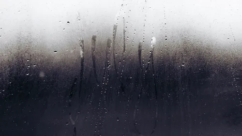 Фоновые Картинки окно с каплями дождя
