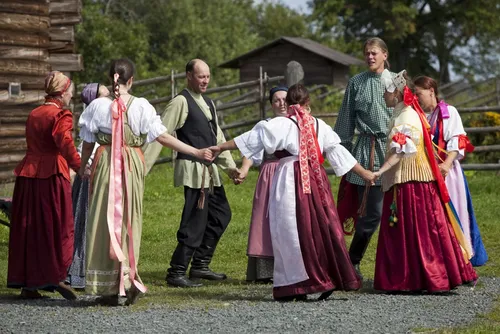 Ильин День Картинки группа людей в традиционной одежде