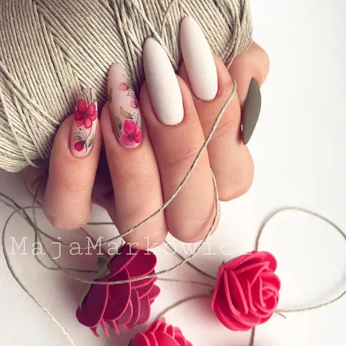 Дизайн Ногтей Новинки Фото женская рука с накрашенными ногтями