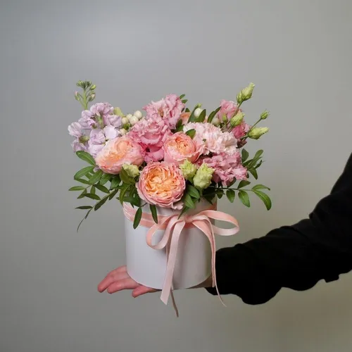Цветы Фото рука с букетом цветов