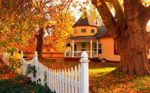 Осенние Картинки дом с белым штакетником