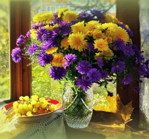 Осенний Солнечный Доброе Утро Картинки ваза с цветами рядом с миской с орехами