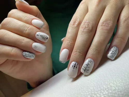 Маникюр Фото женская рука с нарисованными ногтями
