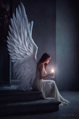 Ангелов Картинки человек в белом платье, сидящий на скамейке с зажженной свечой
