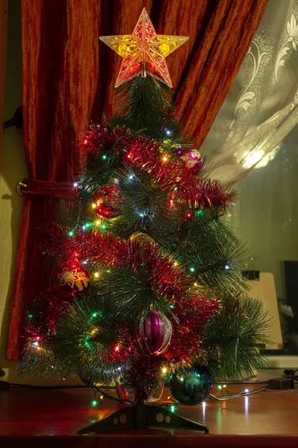 На Новый Год Картинки рождественская елка с огнями