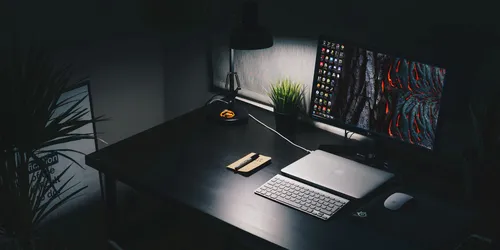 Рабочий Стол Картинки письменный стол с ноутбуком и монитором