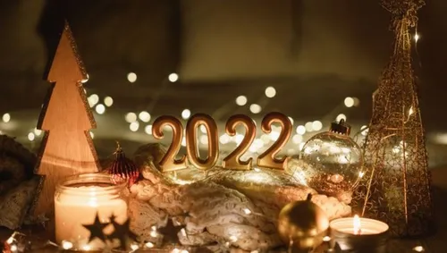С Наступающим Новым Годом 2022 Картинки группа свечей и елка