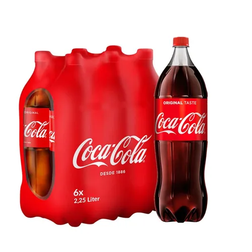 Кока Колы Фото бутылка газировки рядом с красной коробкой