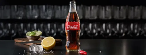 Кока Кола Фото бутылка алкоголя и лимон