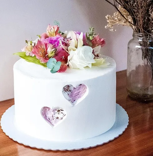 Тортов Картинки белый торт с цветами сверху