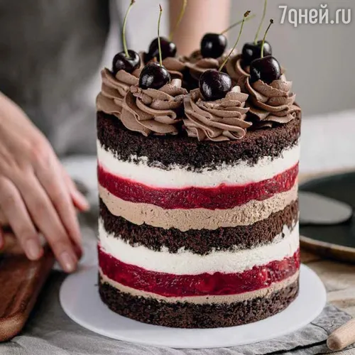 Тортов Картинки торт с шоколадной глазурью и ягодами сверху