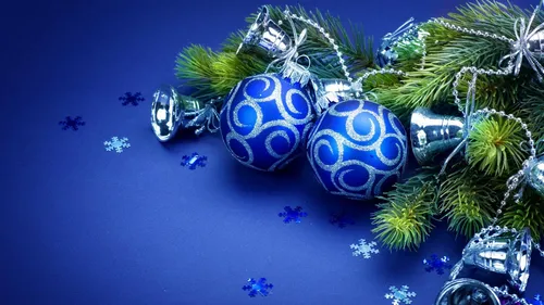 Красивые Новогодние Картинки новогодняя елка, украшенная украшениями