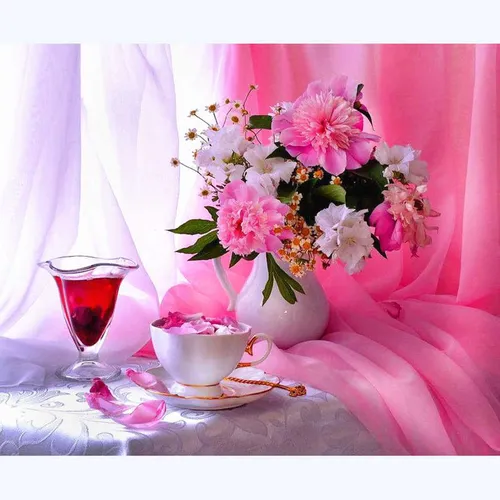 Нежные Картинки человек в розовом с бокалом вина и чашей цветов