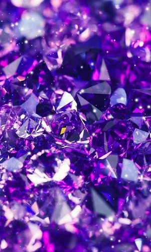 Фиолетовые Картинки крупный план груды маленьких белых и черных кристаллов