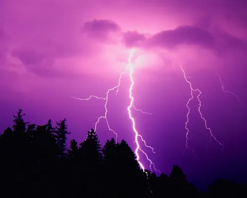 Фиолетовые Картинки молния ударяется о землю