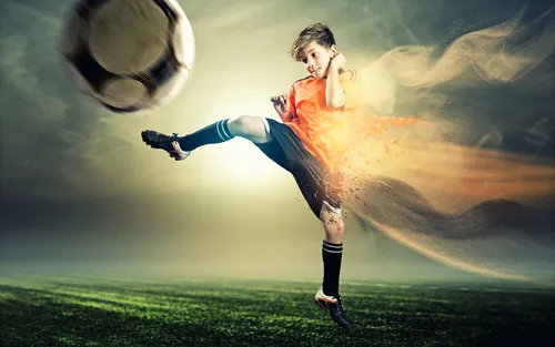 Футбол Картинки мужчина бьет по футбольному мячу
