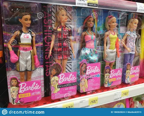 Барби Картинки группа кукол на полке