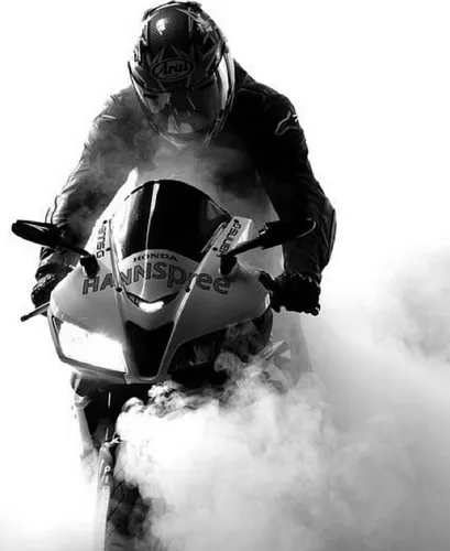 Вк На Аву Картинки человек в шлеме, едущий на мотоцикле