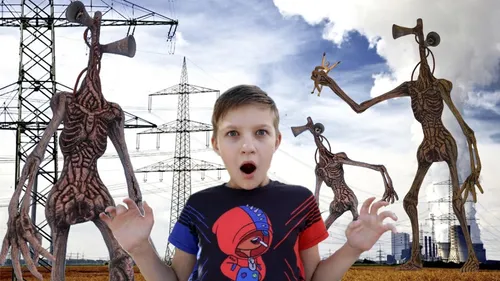 Сиреноголовый Фото мальчик, стоящий перед группой скелетов