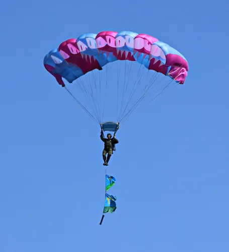 День Вдв Картинки человек в воздухе с парашютом